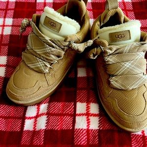 Ugg Women's Lowmel size 9